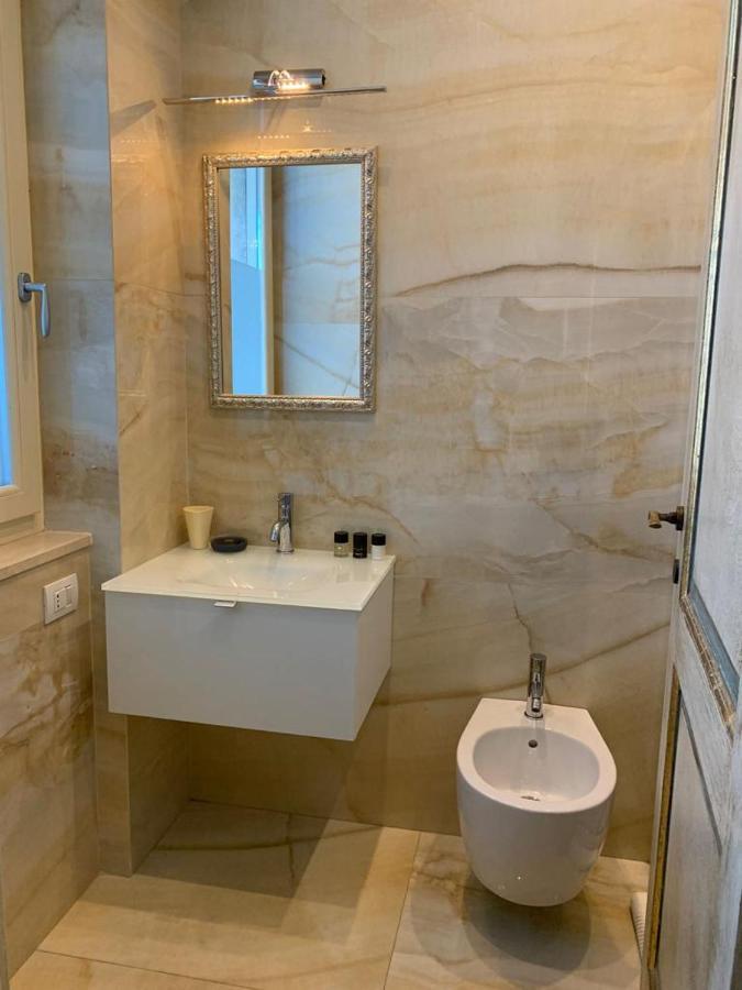 Fifty Eight Suite Milan Duomo View Buitenkant foto